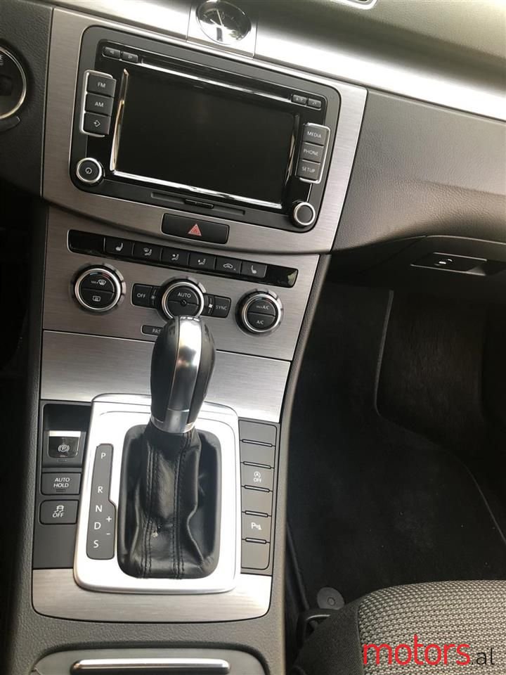 2013' Volkswagen Passat photo #2