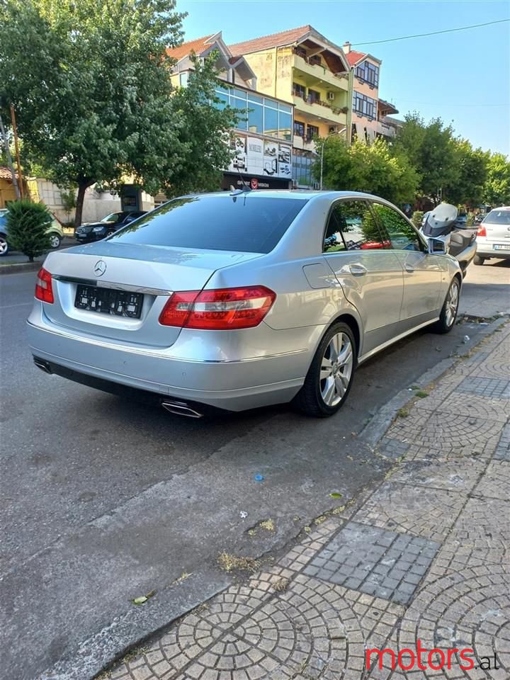 2009' Mercedes-Benz E 200 photo #2