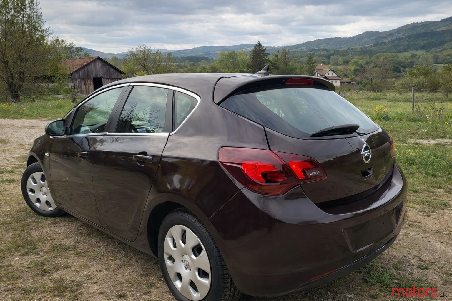 2010' Opel Astra photo #1