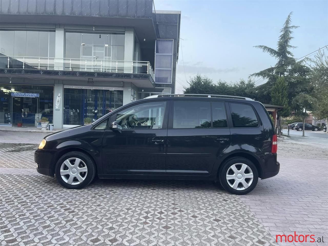 2005' Volkswagen Touran photo #1