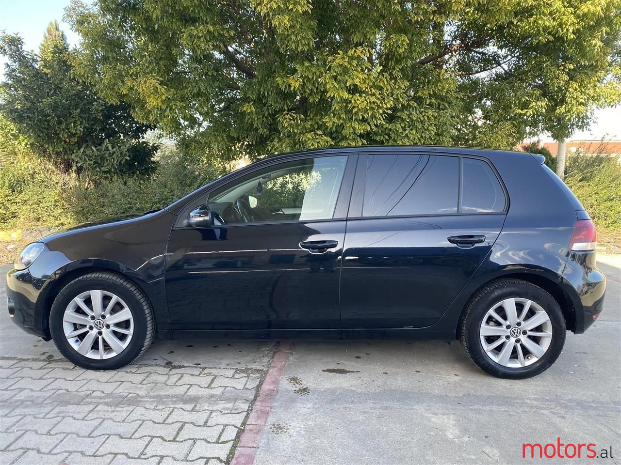 2011' Volkswagen Golf photo #6