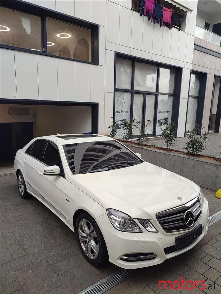 2012' Mercedes-Benz E 220 photo #4