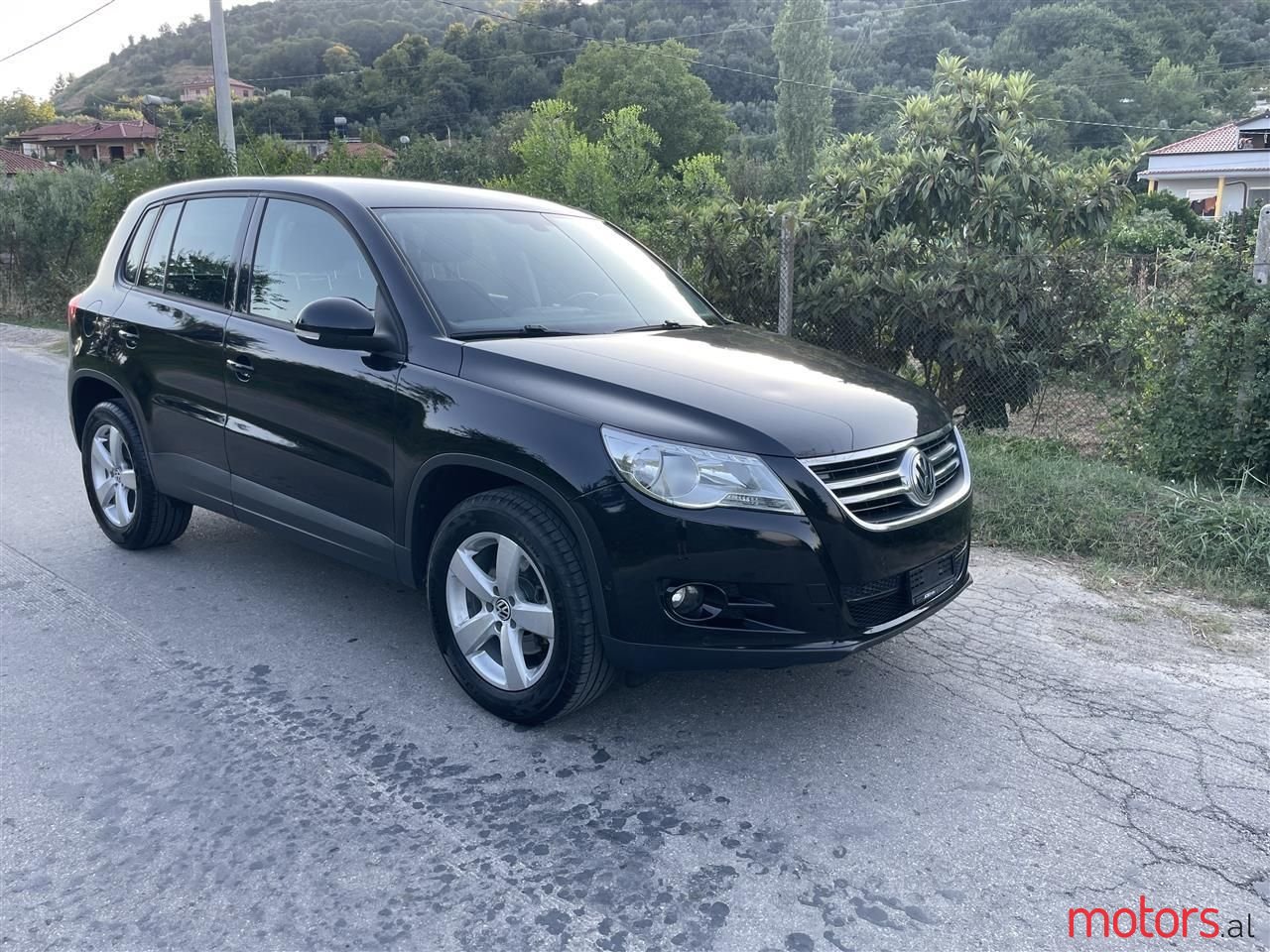 2010' Volkswagen Tiguan photo #3