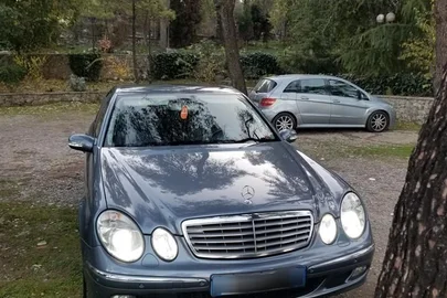 2005' Mercedes-Benz E 220