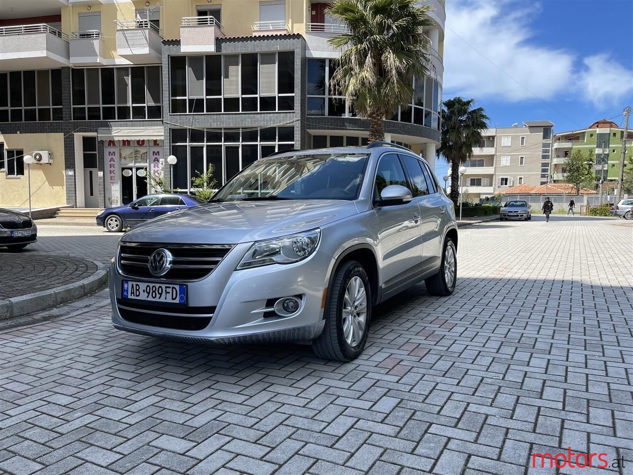 2012' Volkswagen Tiguan photo #6