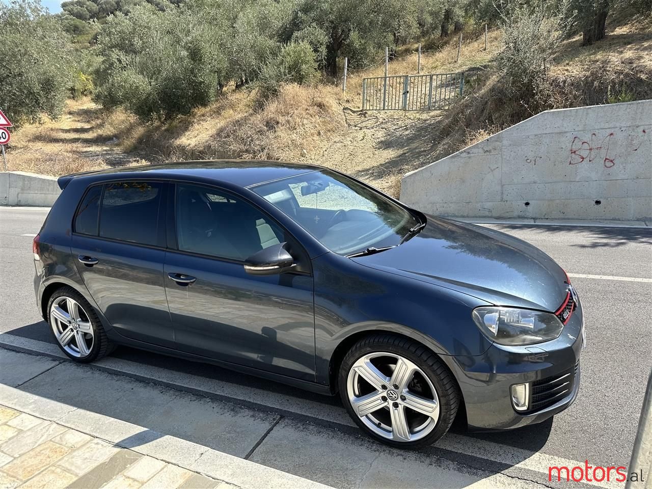 2010' Volkswagen Golf photo #2