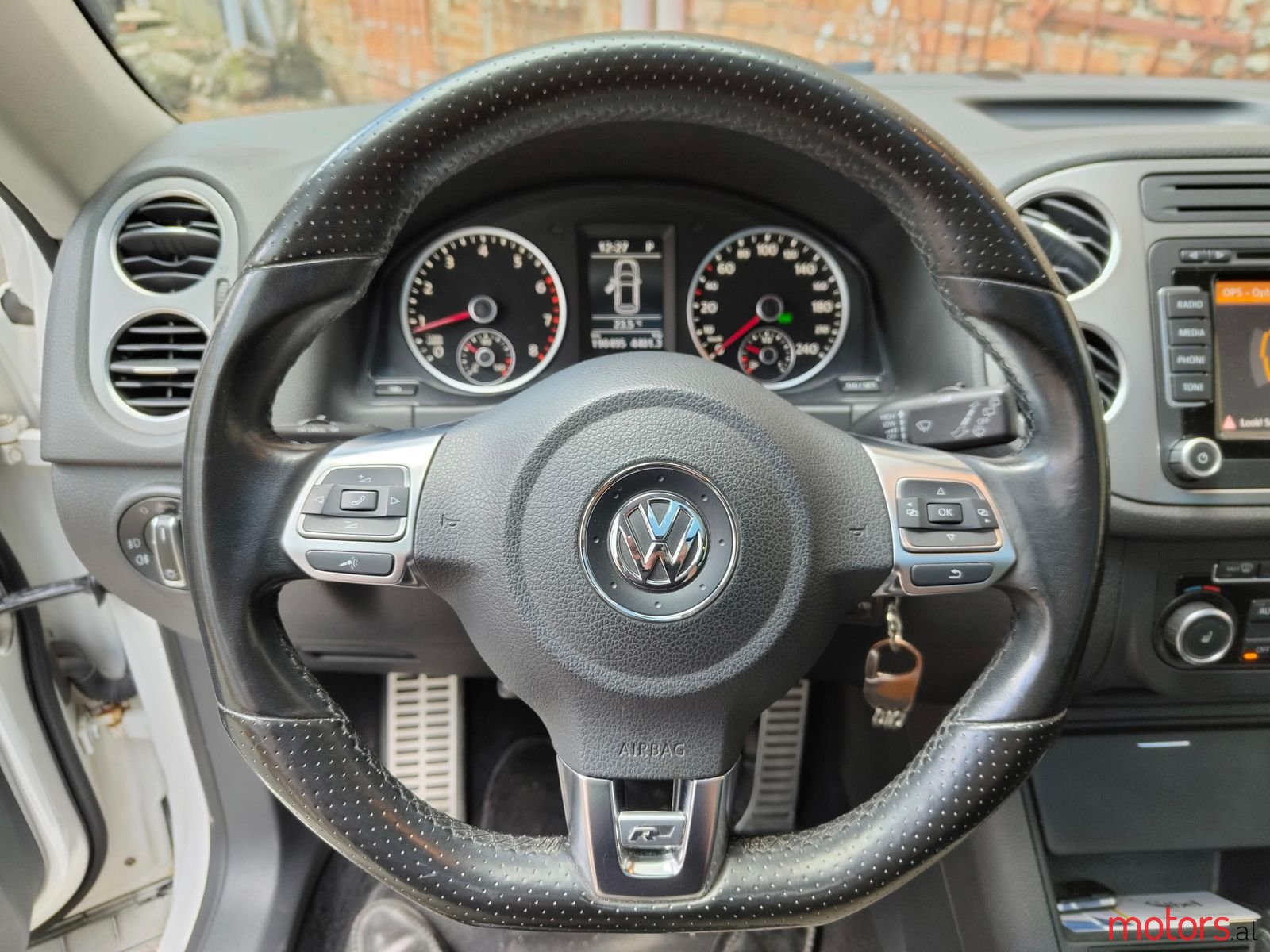 2011' Volkswagen Tiguan photo #5