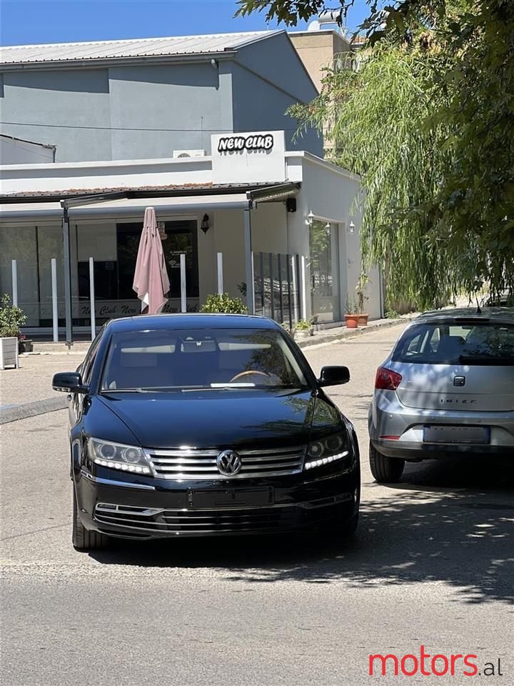 2012' Volkswagen Phaeton photo #1