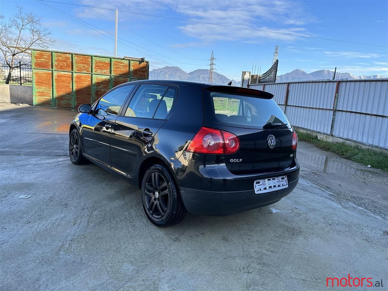 2008' Volkswagen Golf photo #4