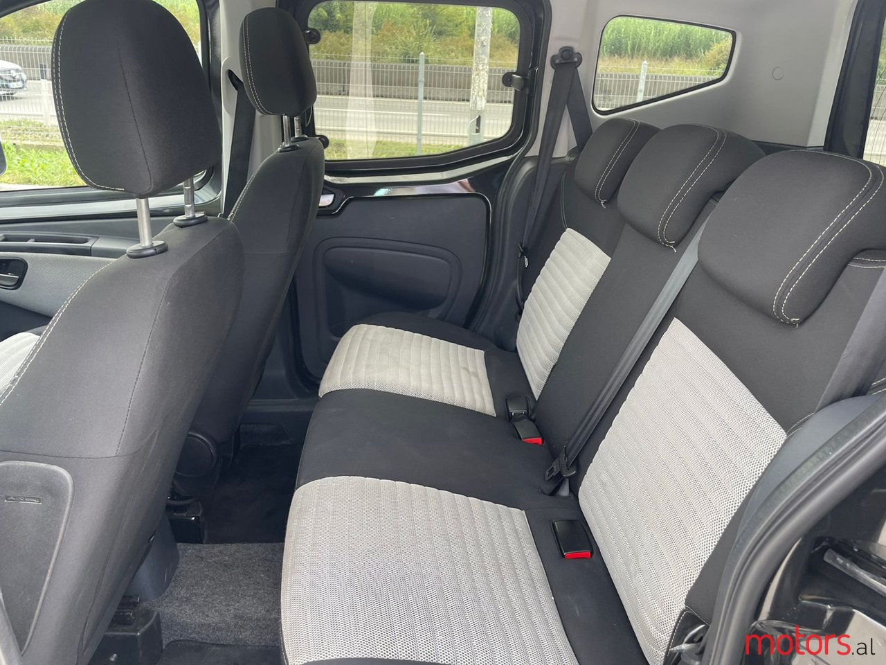 2010' Fiat QUBO photo #6