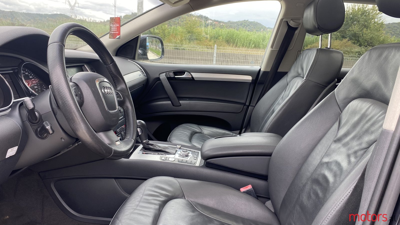 2010' Audi Q7 photo #7