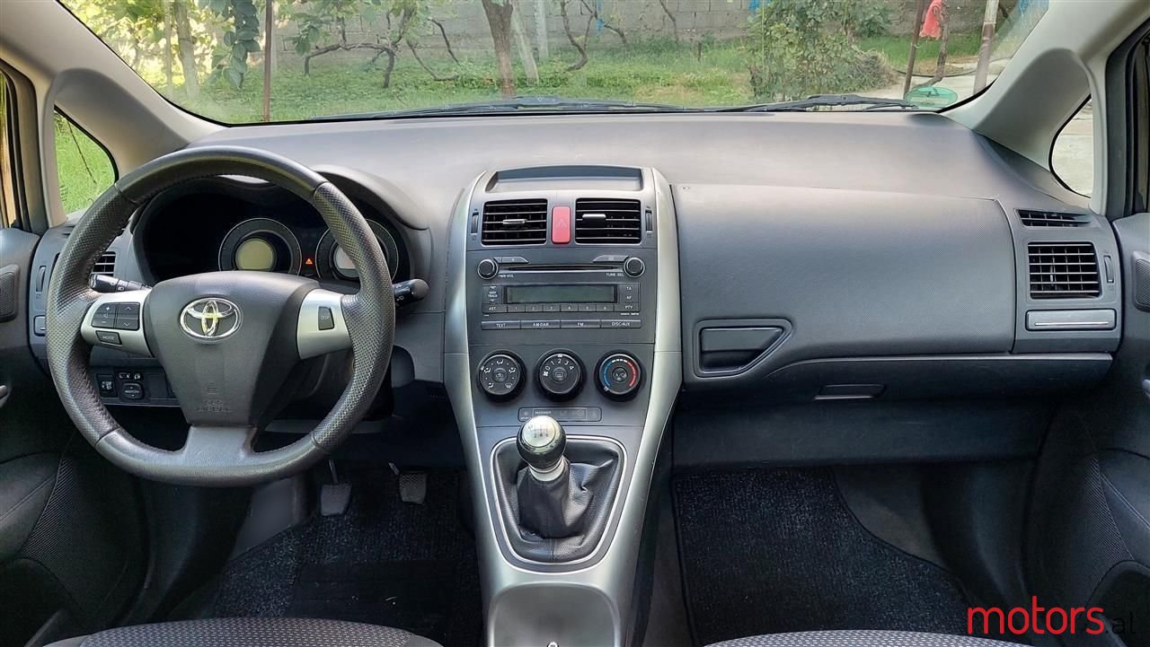 2010' Toyota Auris photo #1