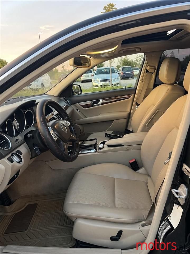 2012' Mercedes-Benz C 300 photo #2