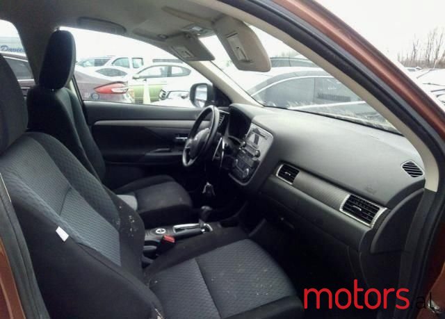 2014' Mitsubishi Outlander photo #3