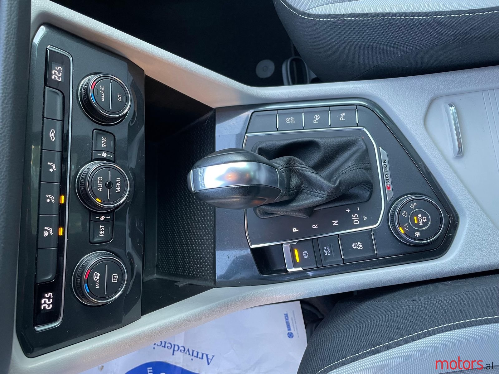 2018' Volkswagen Tiguan photo #3
