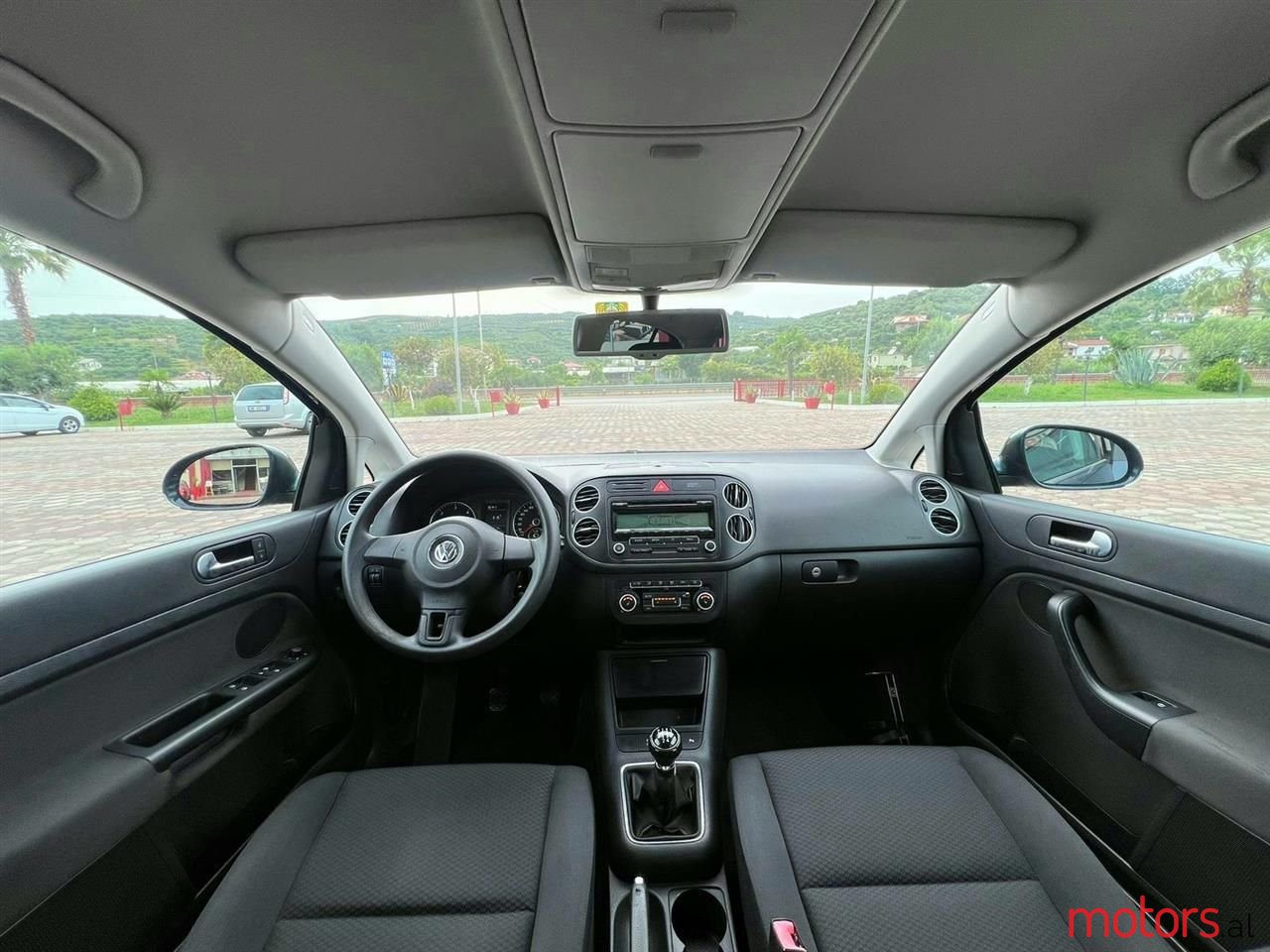 2010' Volkswagen Golf photo #5