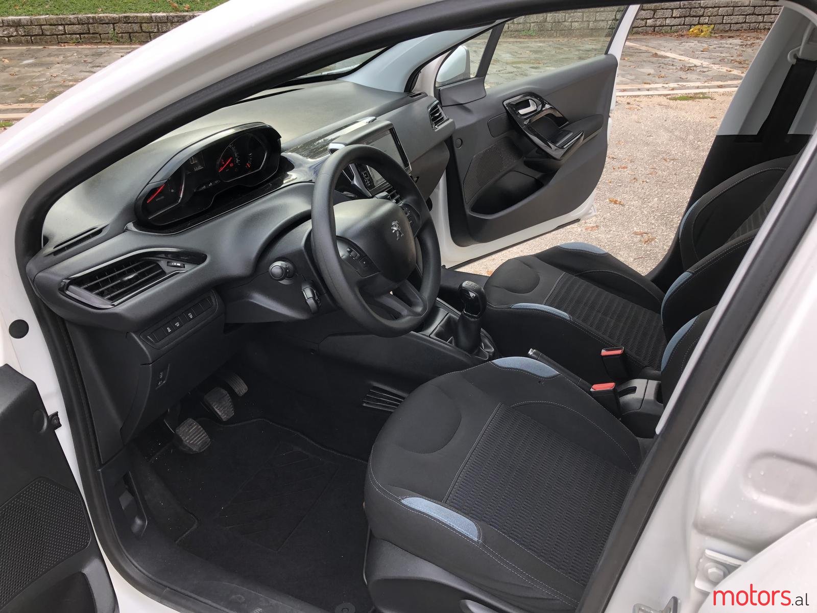 2015' Peugeot 208 photo #5