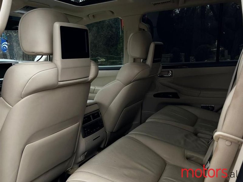 2013' Lexus LX 570 photo #6