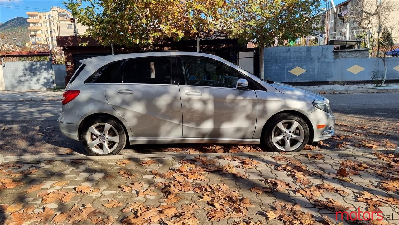 2013' Mercedes-Benz B 250 photo #3
