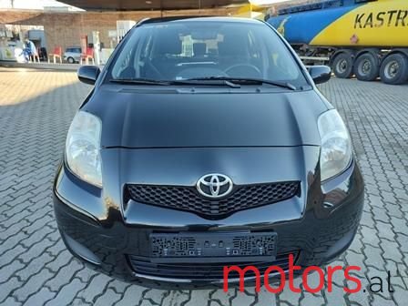 2011' Toyota Yaris photo #1