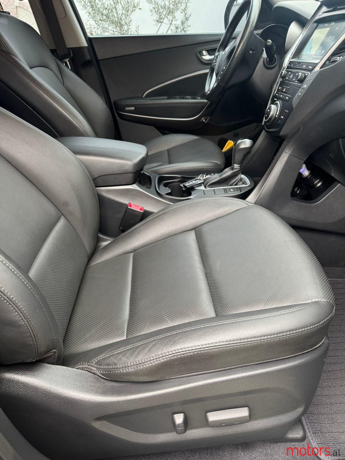 2015' Hyundai Santa Fe photo #6