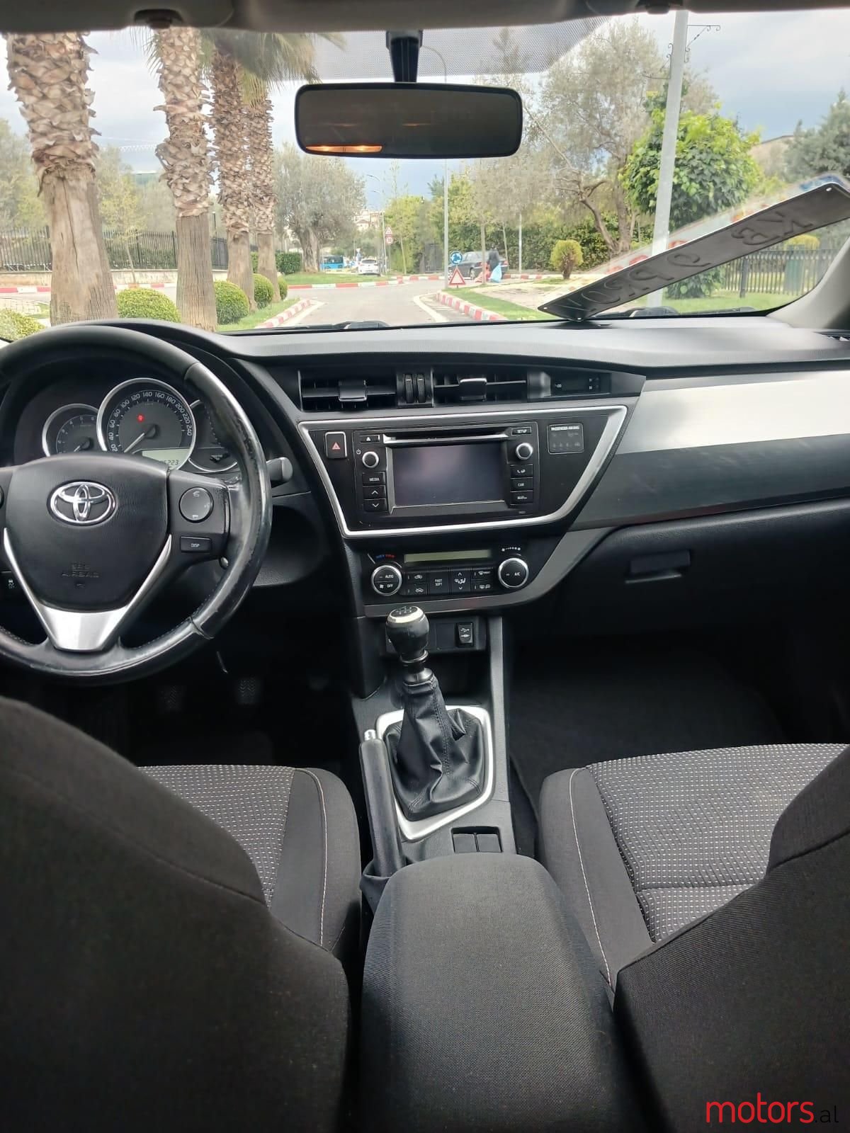2013' Toyota Auris photo #2