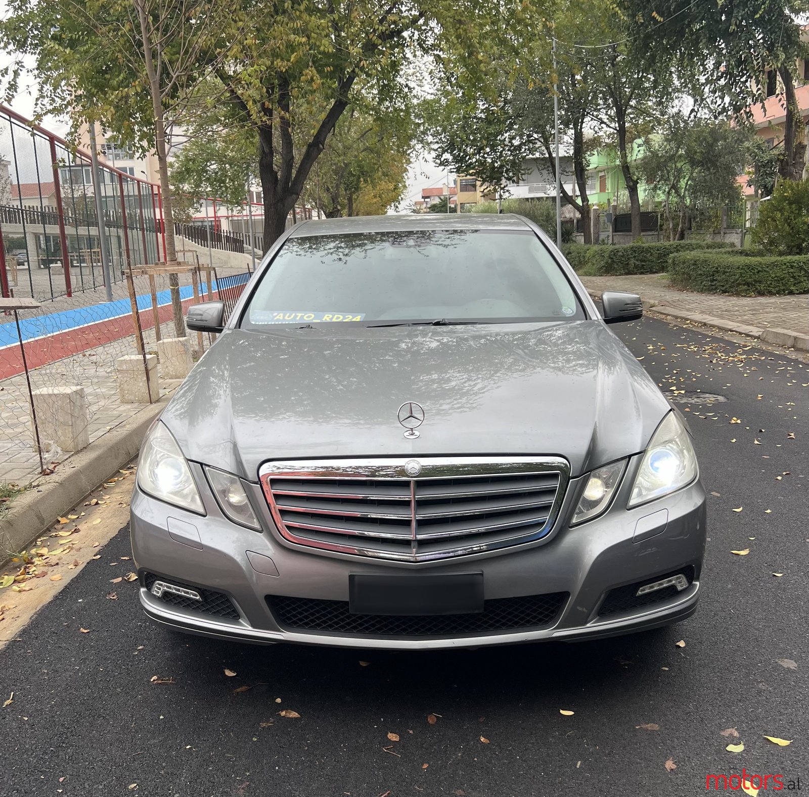 2011' Mercedes-Benz E 220 photo #1