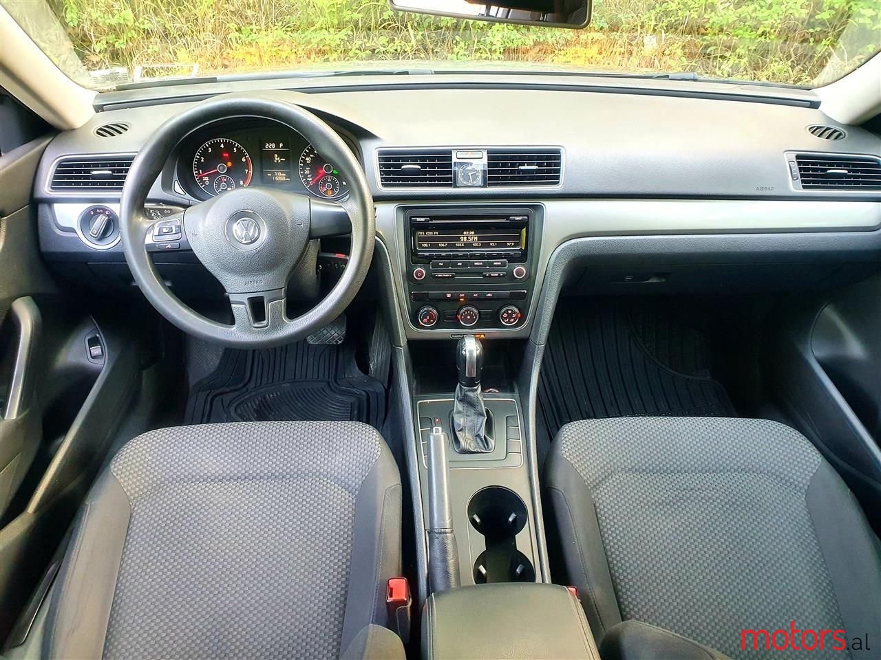 2013' Volkswagen Passat photo #4