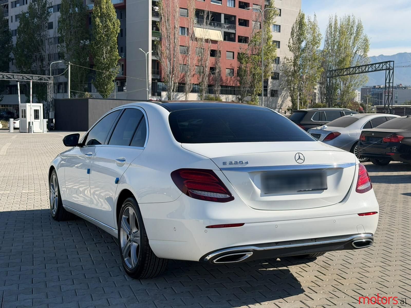 2017' Mercedes-Benz E 220 photo #1