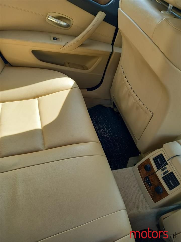 2009' BMW 525 photo #4