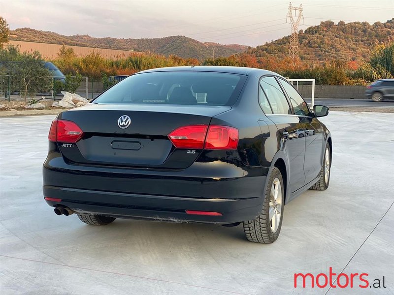 2012' Volkswagen Jetta photo #3