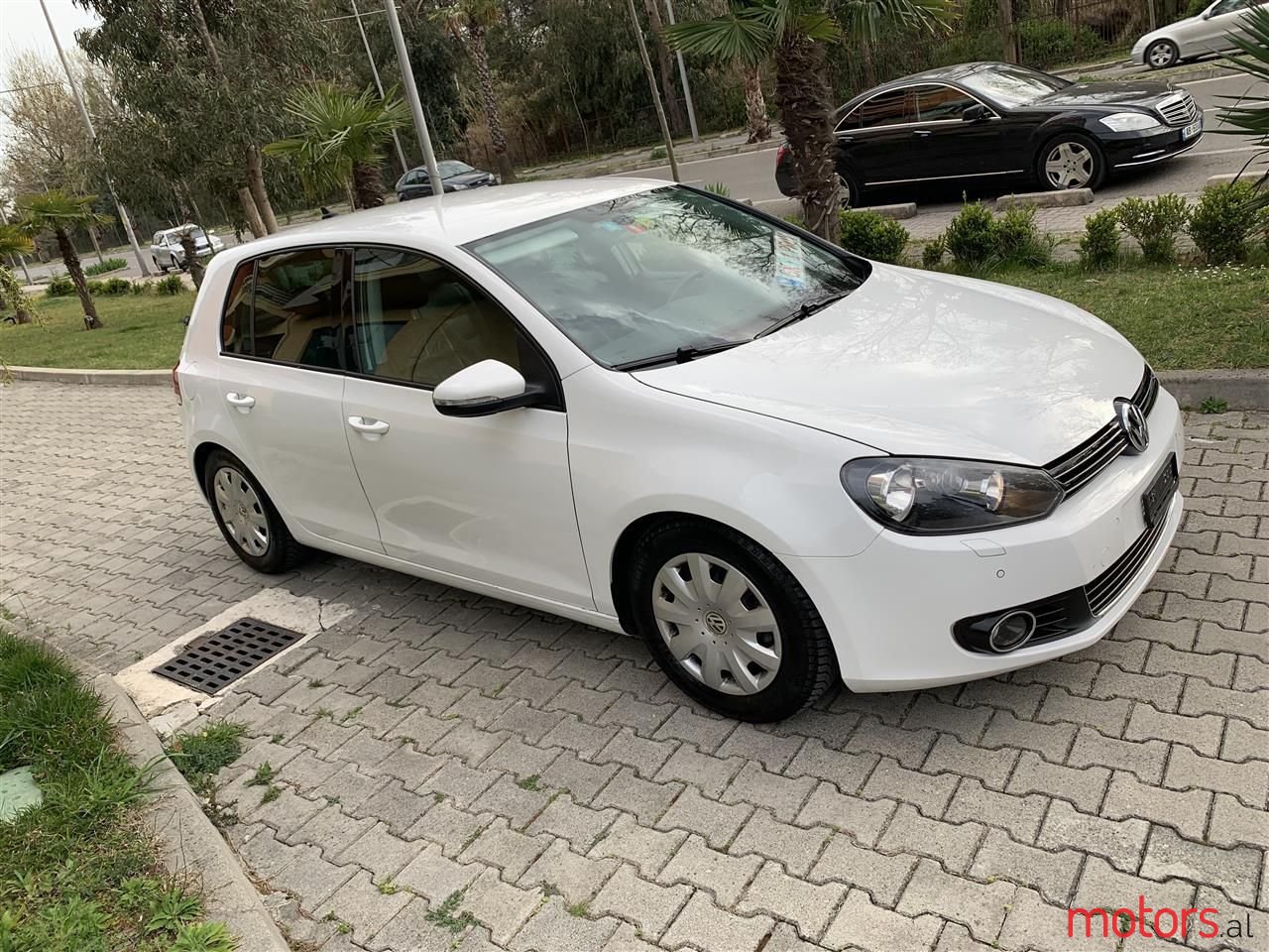 2009' Volkswagen Golf photo #5