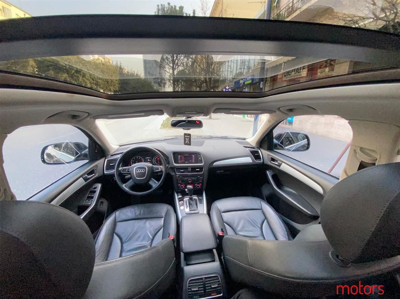 2011' Audi Q5 photo #6