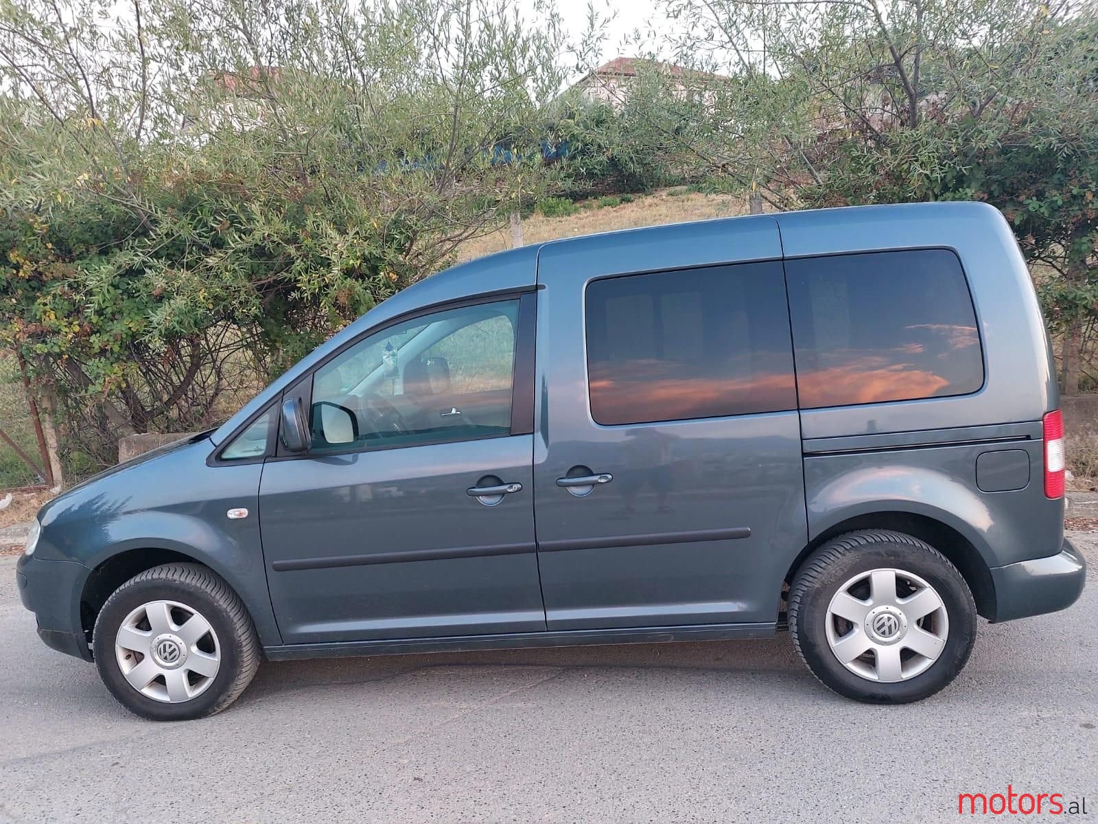 2010' Volkswagen Caddy photo #4