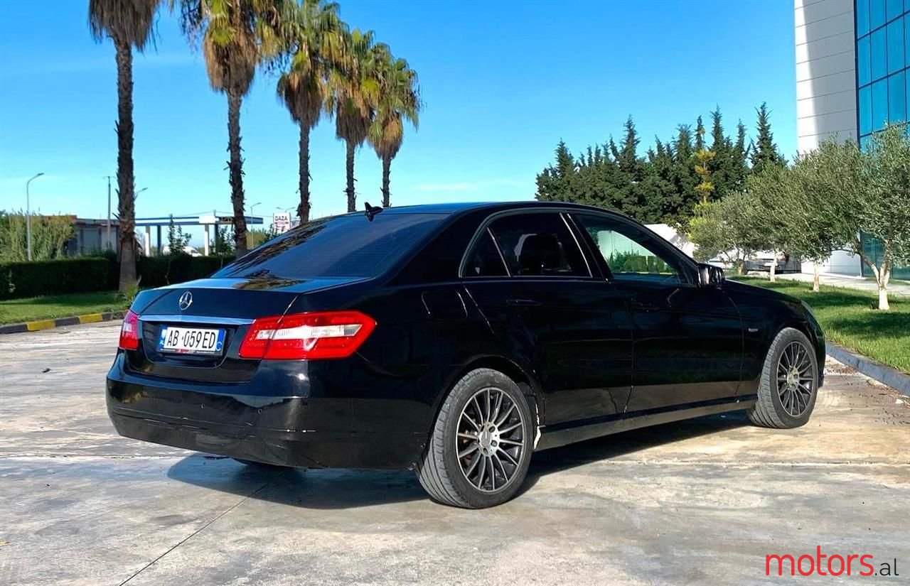 2012' Mercedes-Benz E 220 photo #4