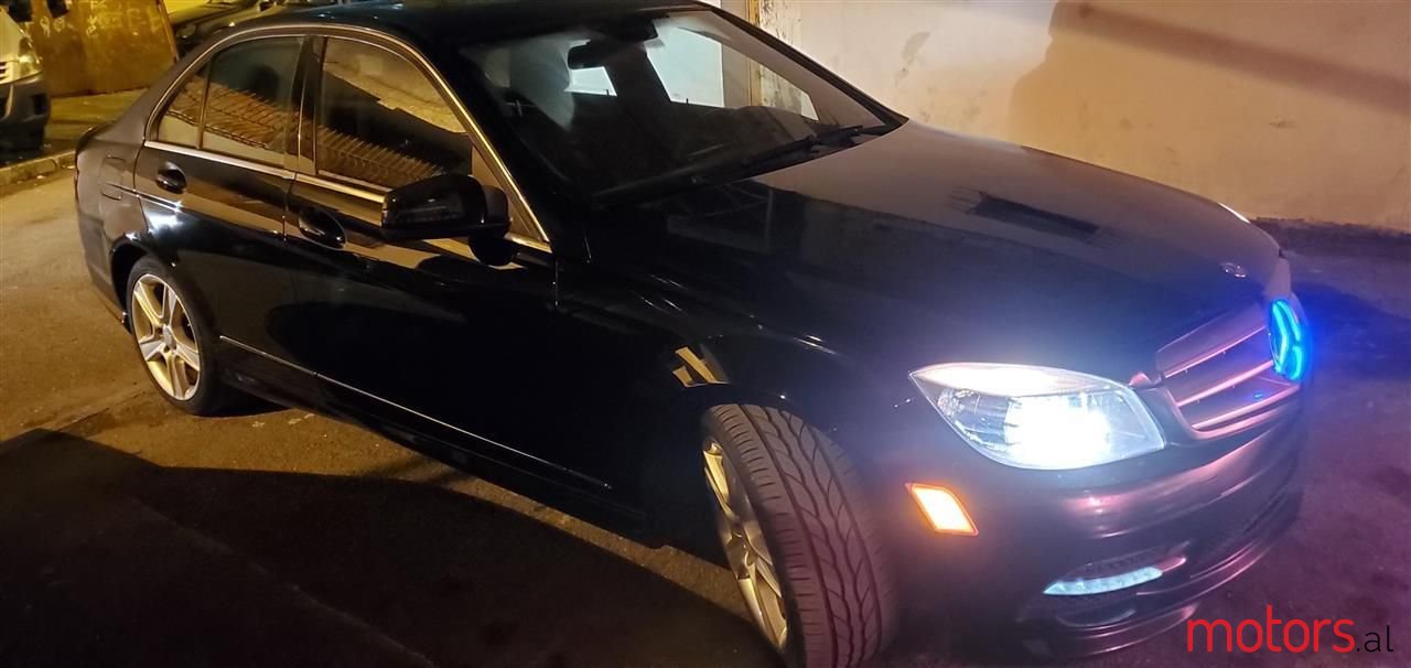 2011' Mercedes-Benz C 300 photo #1