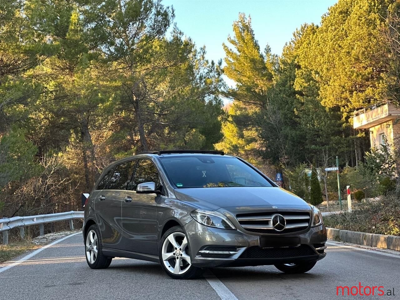 2012' Mercedes-Benz B 200 photo #2