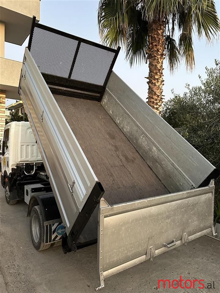 2008' Nissan Cabstar photo #4