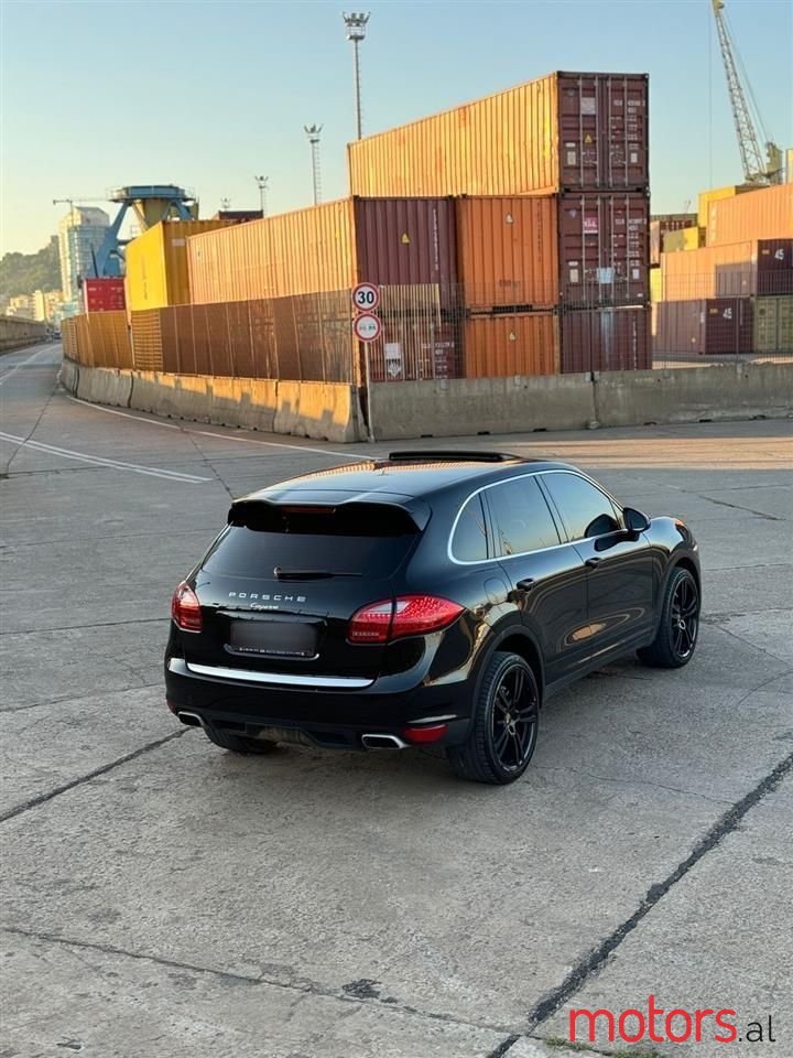 2011' Porsche Cayenne photo #2