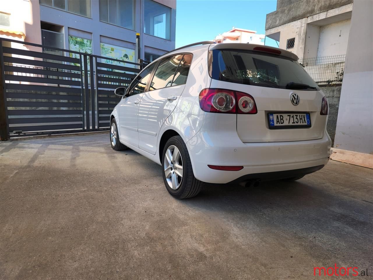 2010' Volkswagen Golf Plus photo #2