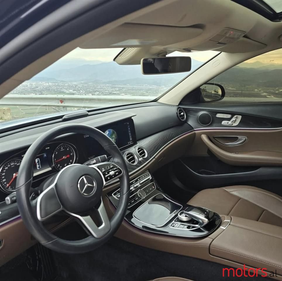 2018' Mercedes-Benz E 220 photo #5