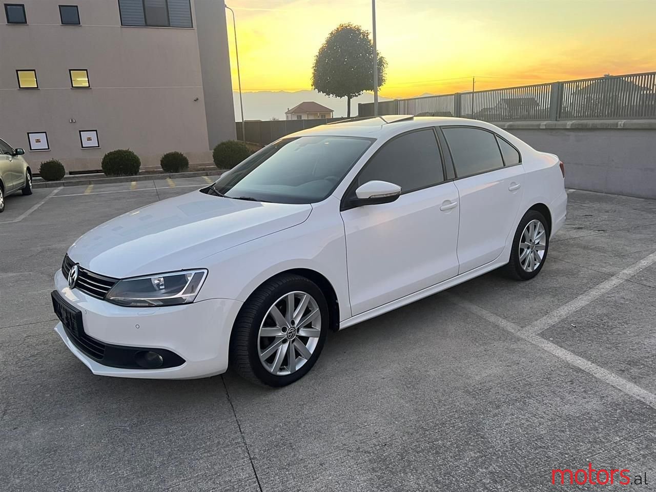 2012' Volkswagen Jetta photo #3