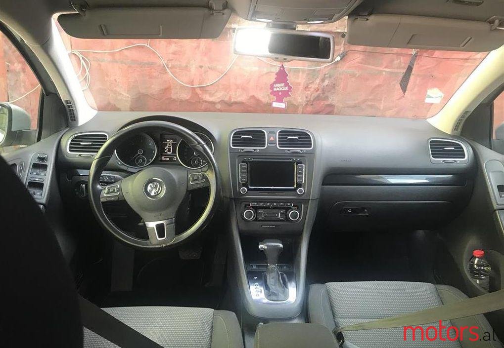 2009' Volkswagen Golf photo #1