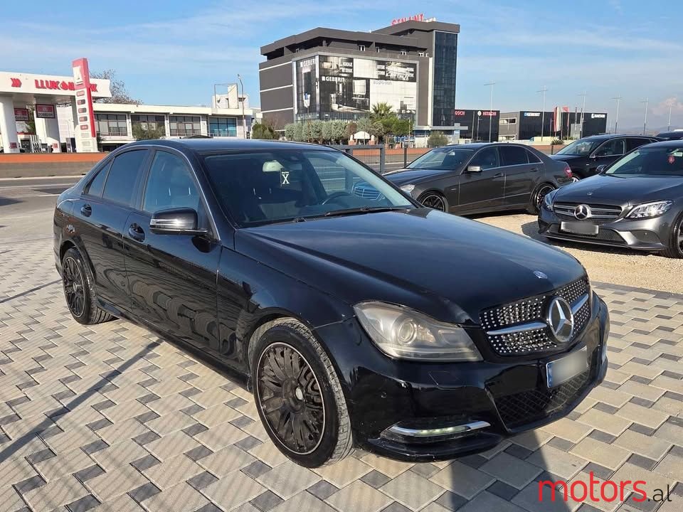 2013' Mercedes-Benz 220 photo #2