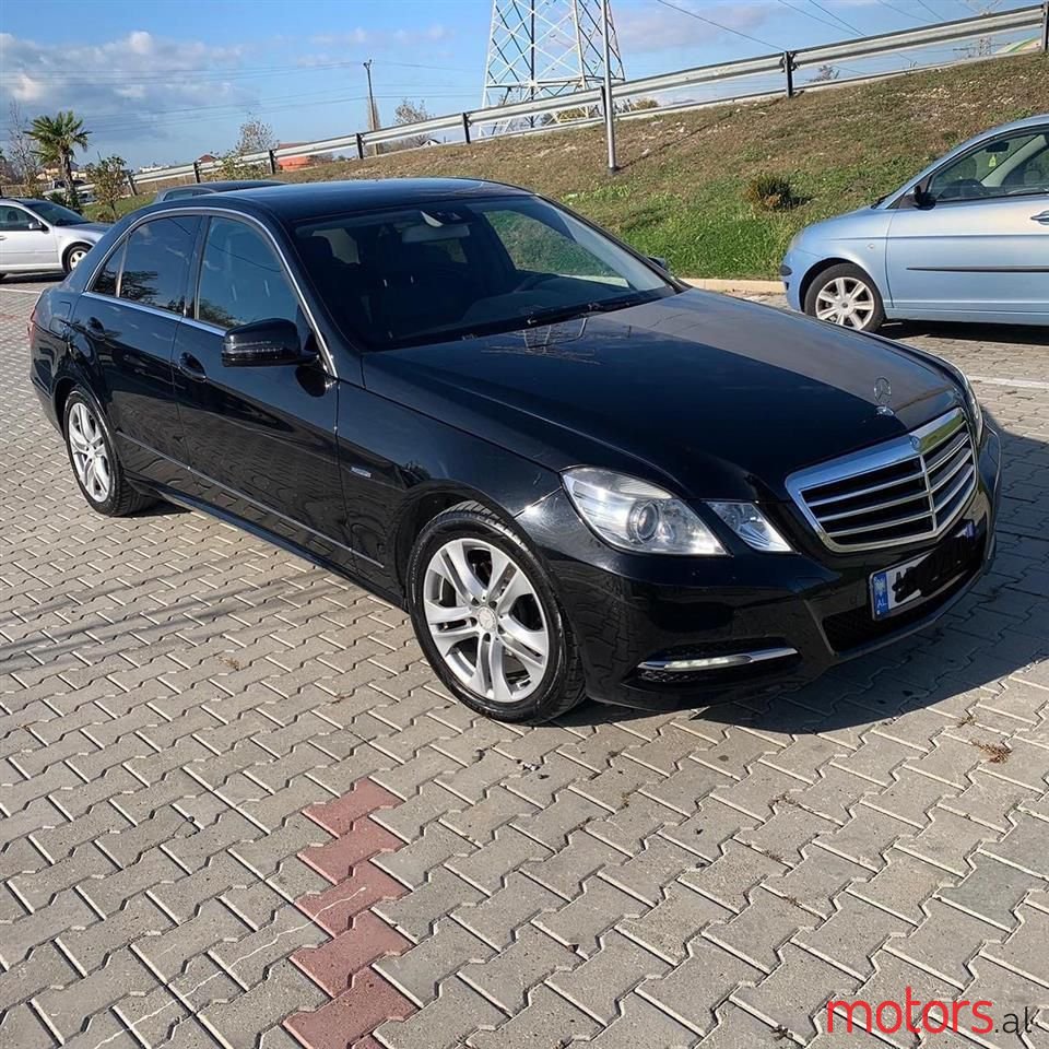 2012' Mercedes-Benz E 220 photo #4
