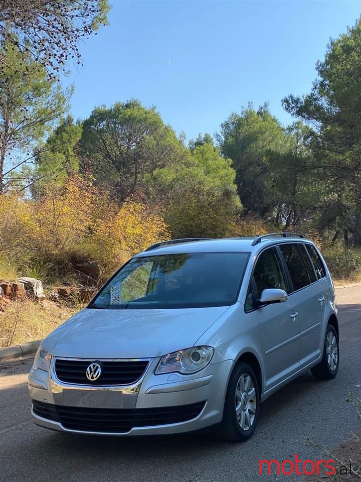 2007' Volkswagen Touran photo #4