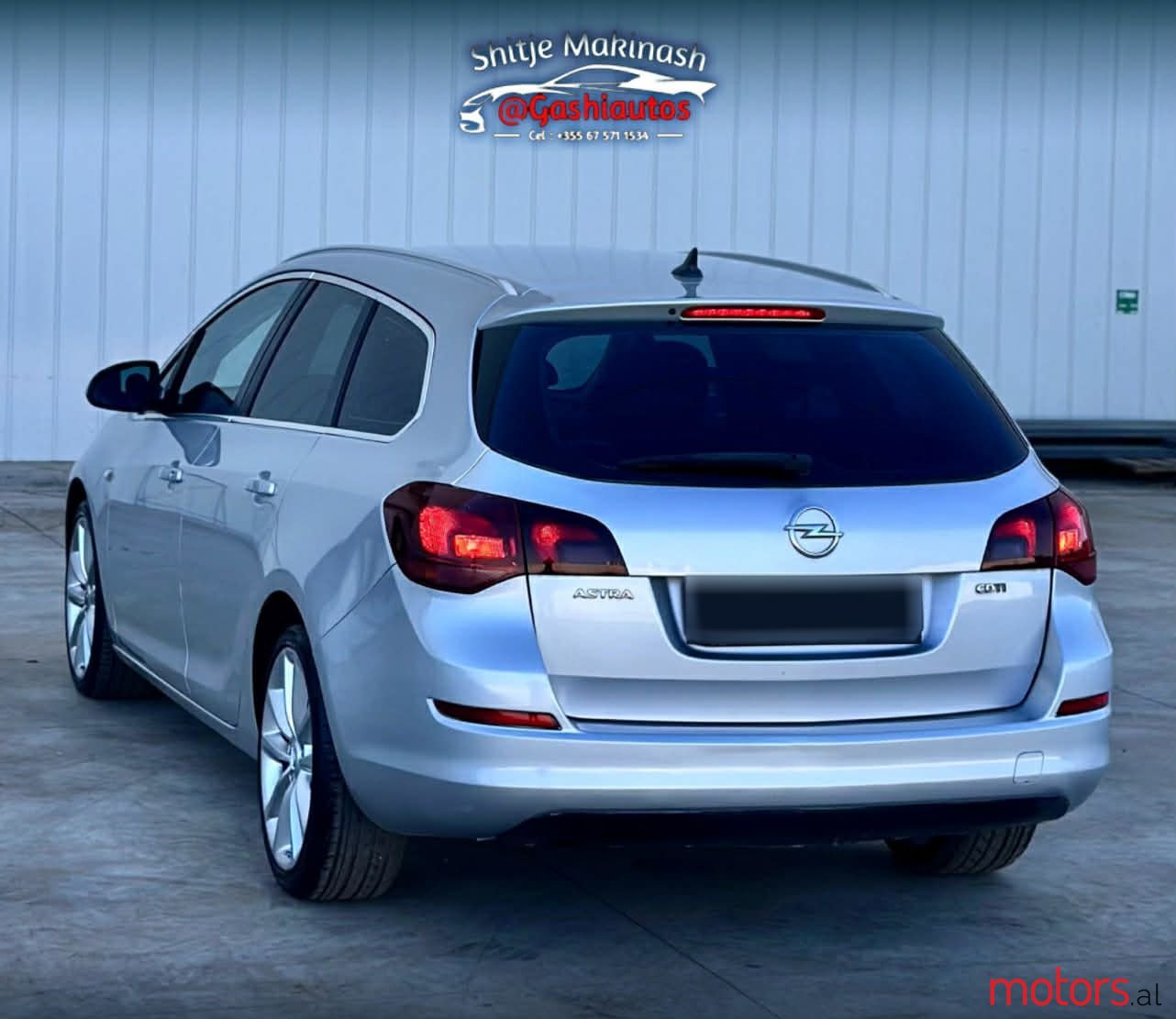 2012' Opel Astra photo #3