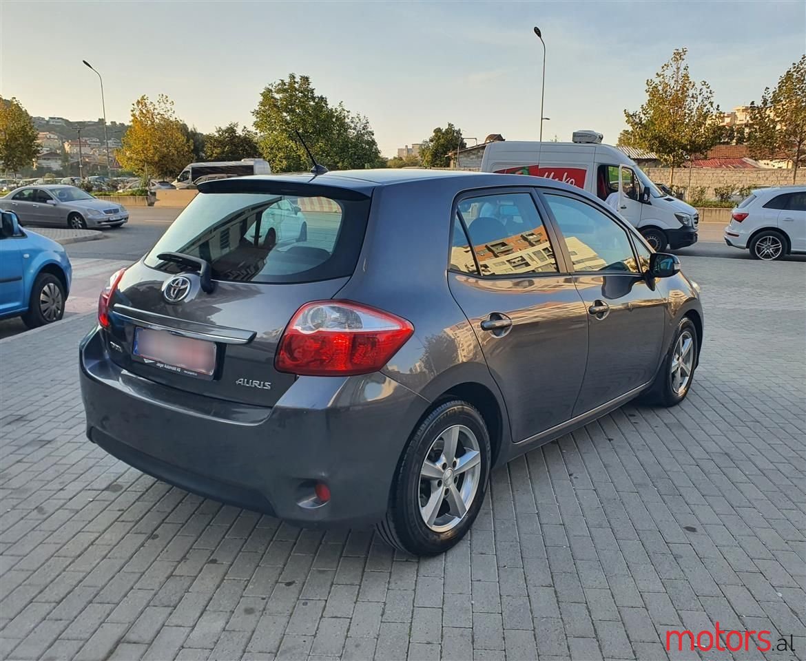 2010' Toyota Auris photo #4
