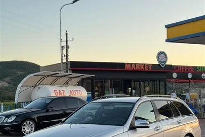 2011' Mercedes-Benz C 220