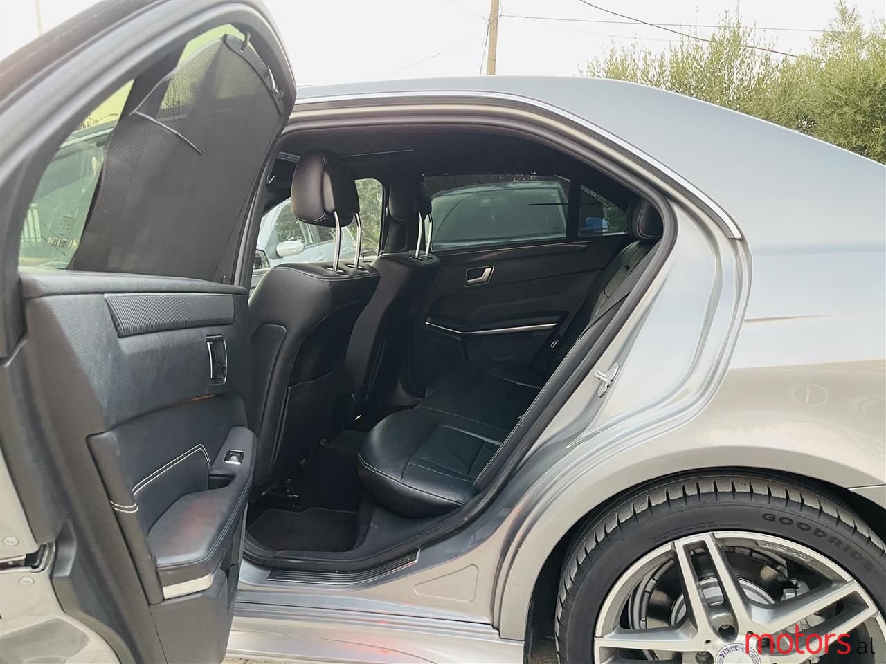 2013' Mercedes-Benz E 220 photo #6